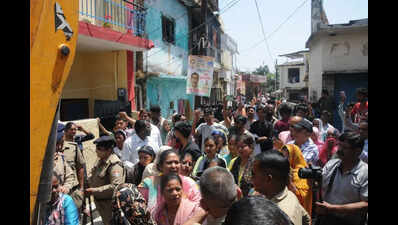 Chander road slum dwellers go to court against DMC’s threat of demolition