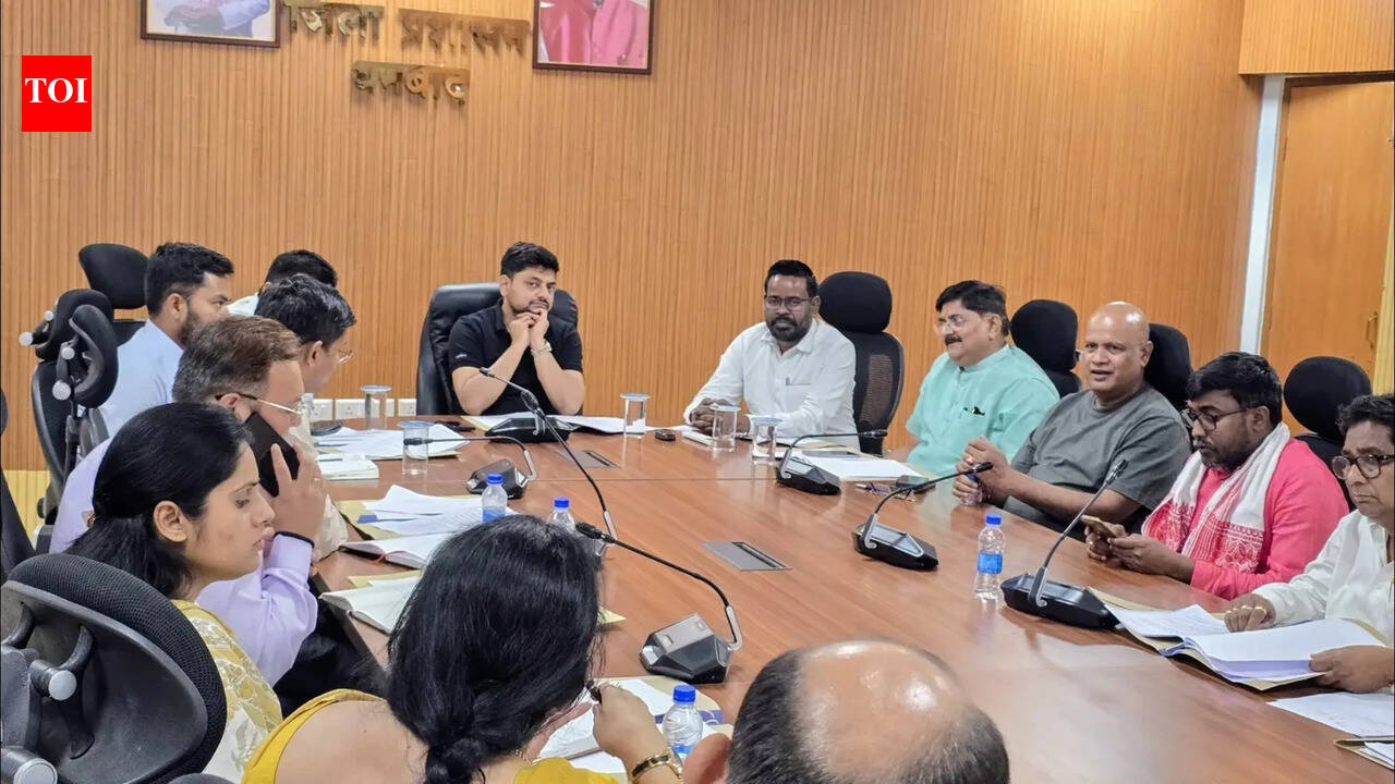 Fee transparency for parents: Dhanbad schools mandated to provide detailed fee structures; Parents can now pay fees quarterly