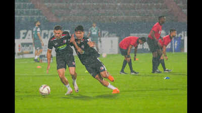 Youngest ISL Coach Takes Charge as NEUFC Battles Goa Amidst Rain Fears and Injury Woes