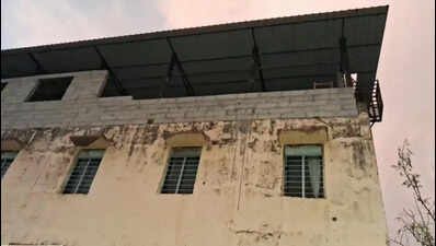 65-year-old woman dies after ZP school wall collapses on her amid heavy rain and wind in Satara district