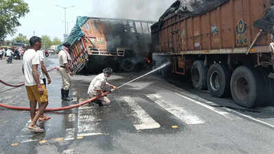 Trucks charred after collision in Hazaribag, none hurt