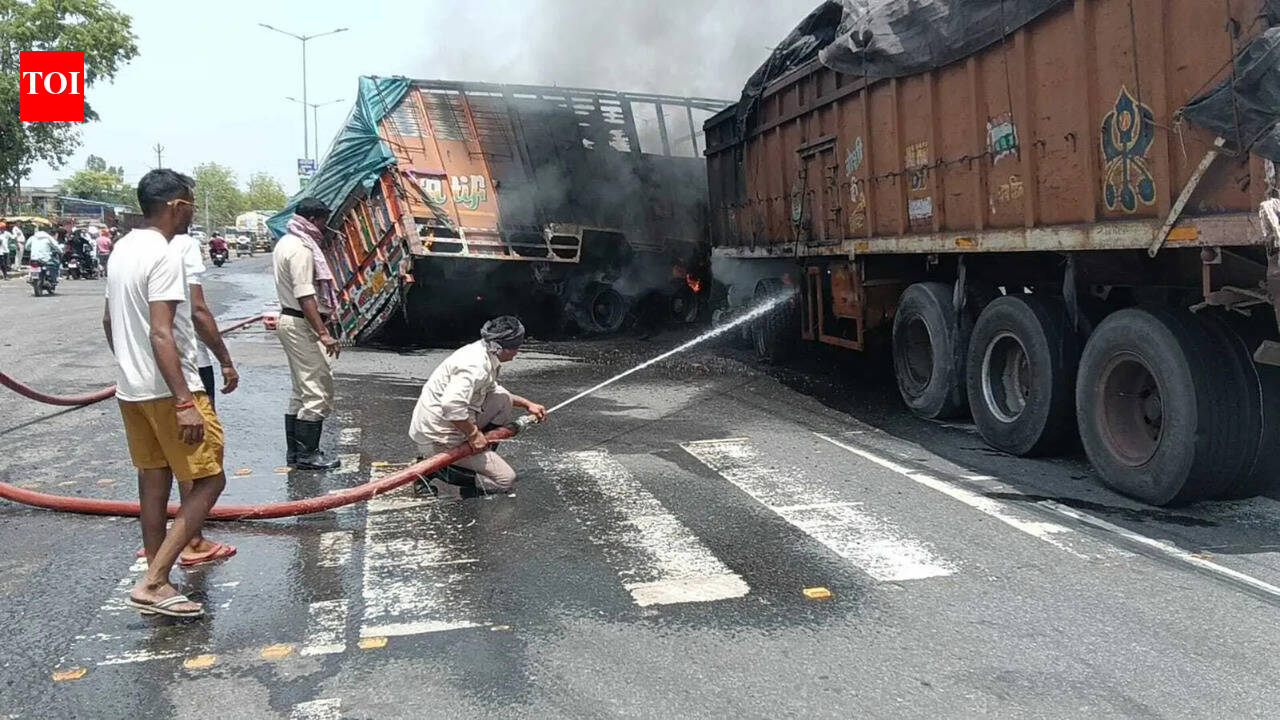 Trucks charred after collision in Hazaribag, none hurt