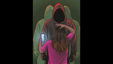 Woman loses Rs53 lakh in online share-trading fraud