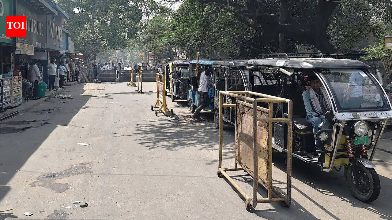 Pick-and-drop e-rickshaw lane trial starts at Agrasen Chowk in Gurgaon, to help cut gridlocks