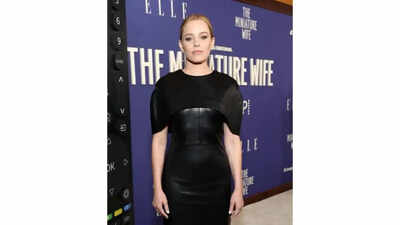 'The Miniature Wife' star Elizabeth Banks says she was told she "can't direct men"