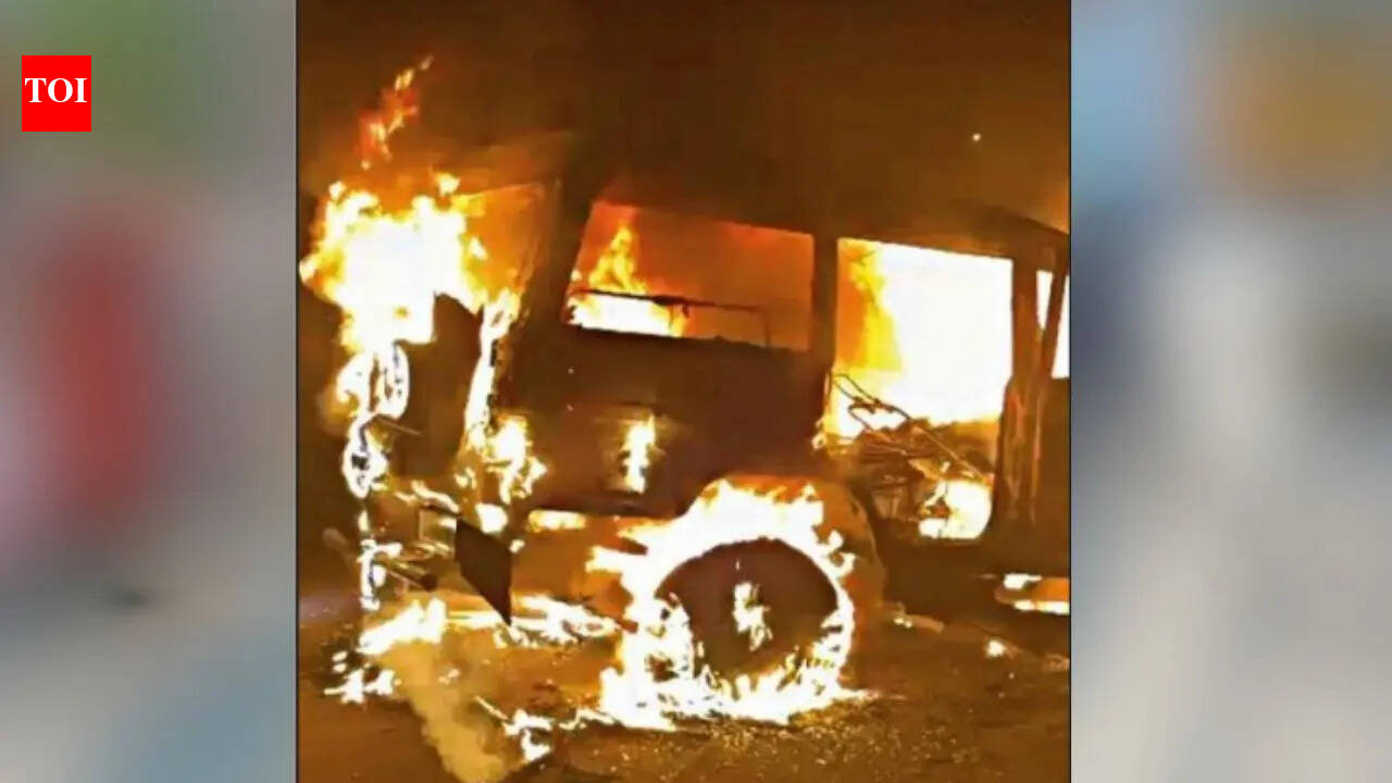 3 burnt alive, 5 injured after Bolero and dumper collision triggers fire in Churu | Jaipur News - The Times of India