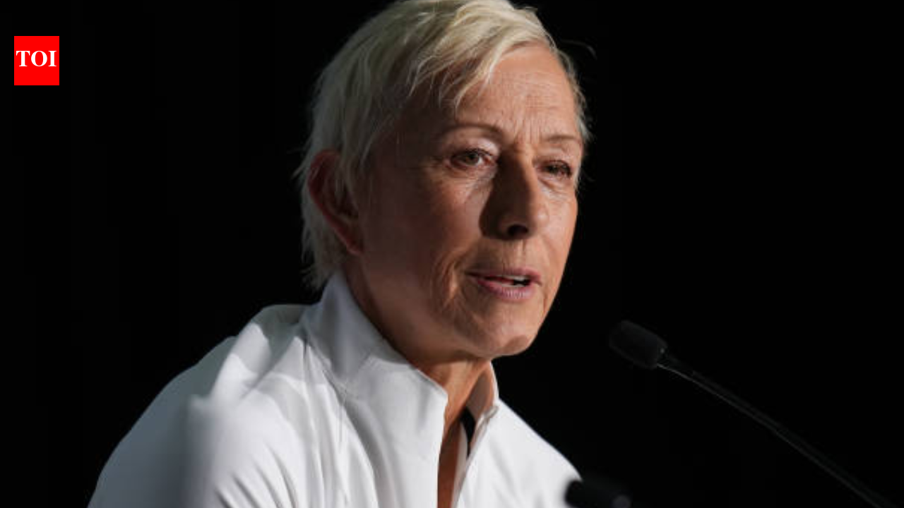 “The men remain upfront”- Fans slam NCAA champions Georgia women tennis team’s White House visit as Donald Trump shakes hands only with the male support staff