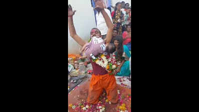 FIR against Akola ‘darbari godman’ for black magic & risking lives of newborns