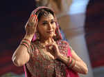 Madhuri's tribute to Meena Kumari!