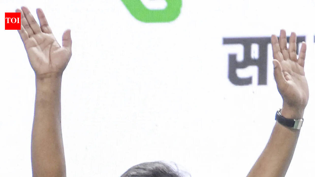 Find innovative ways to usher in devpt: Hemant to mukhiyas