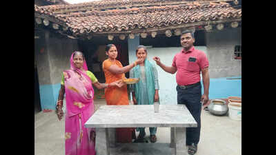 Security guard’s daughter, electrician’s son emerge Class X toppers in Chatra, Bokaro