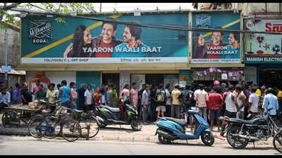 Thousands queue up at off-shops after 4-day ban, Sat supply a worry