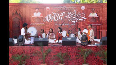 Forgotten verses find a night to be heard as Char Bait returns to Golghar tonight