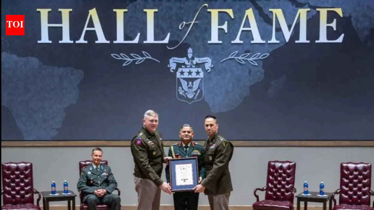 Army chief inducted into International Hall of Fame at US Army War College