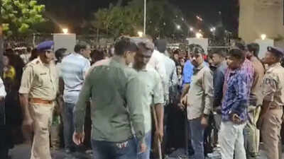 Minor girl 'molested' while returning home from coaching in Surat; large crowd attempts to storm police station