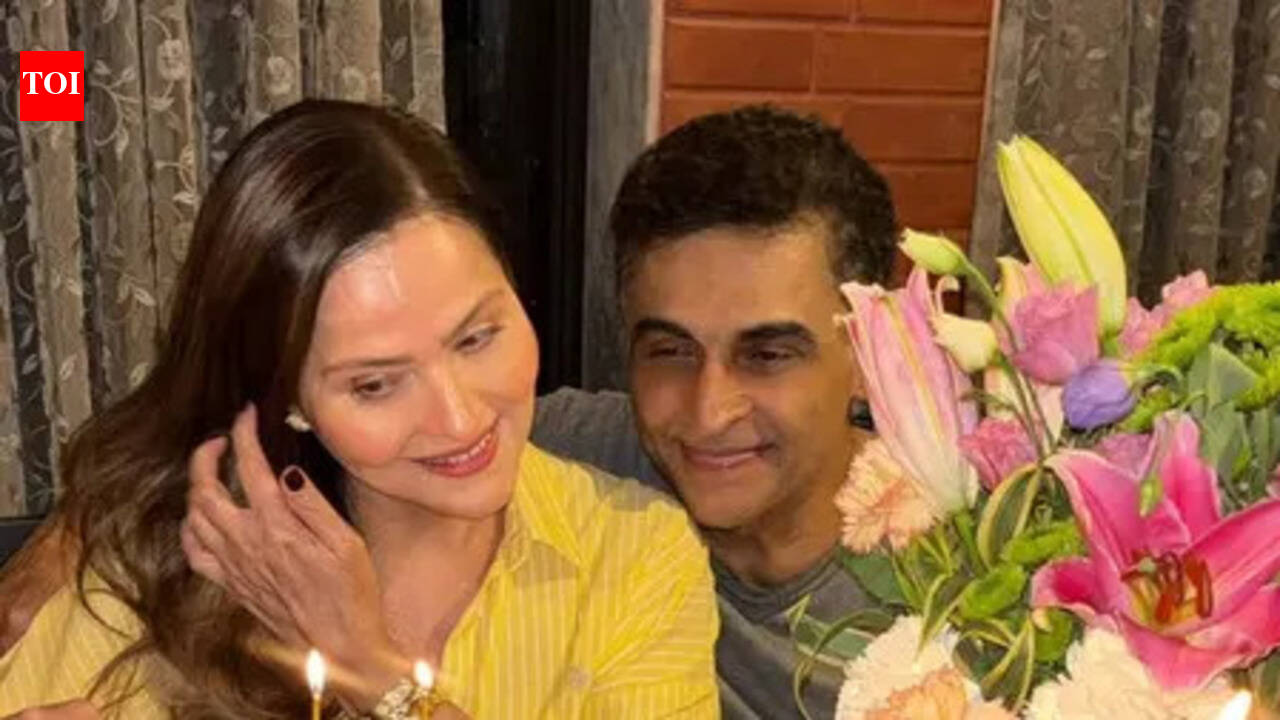 Mohnish Bahl, Aarti Bahl celebrate 34th anniversary, share loved-up moments from celebration