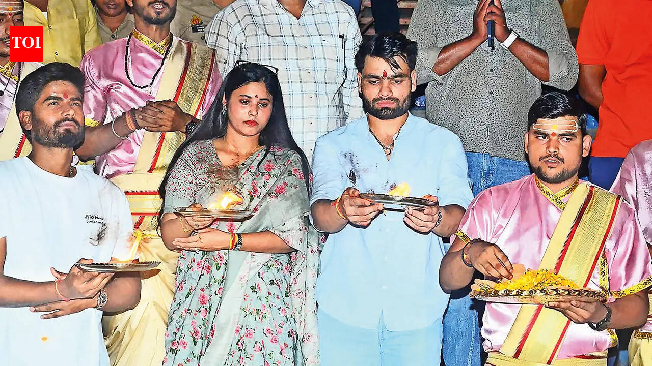 Rinku Singh’s devotional date: Ganga Aarti with fiancée Priya - The Times of India