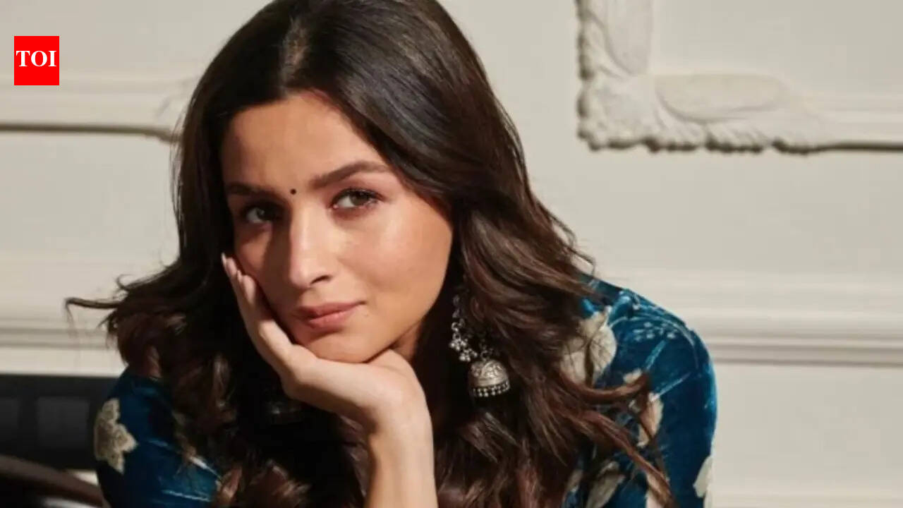 Alia Bhatt left ‘Scared’ after airport mobbing; Bodyguard says; 'She stood there all uncomfortable'