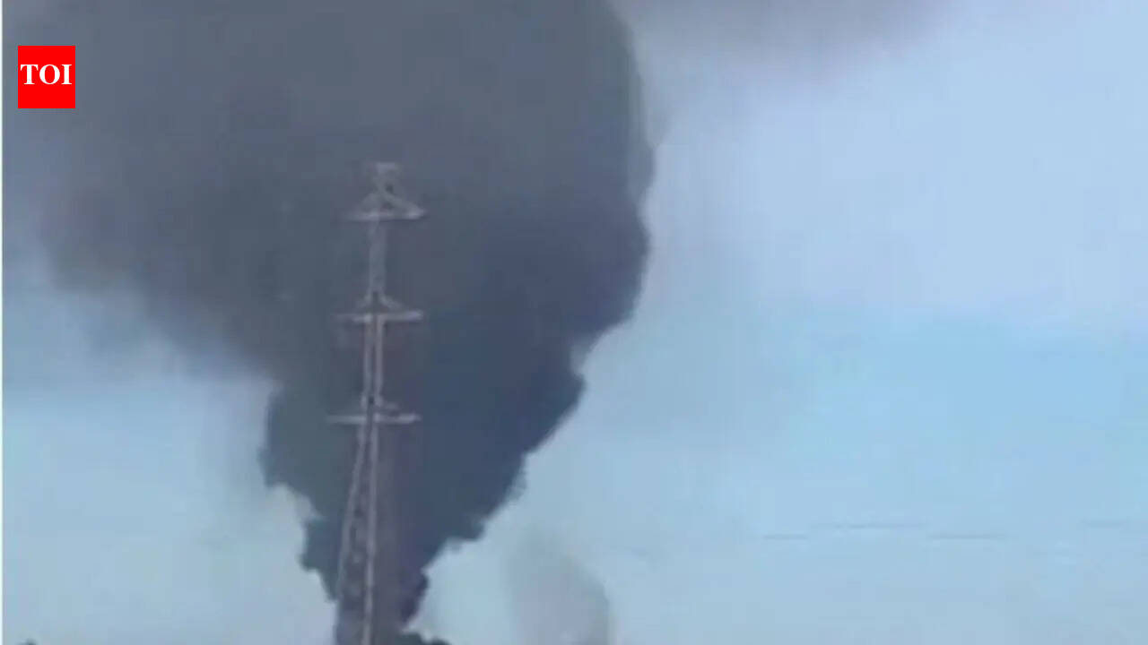 'Gunfire everywhere': Explosions heard near Mali international airport, military base