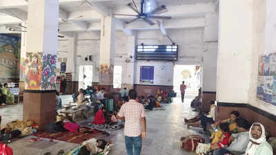 Basic facilities elude passengers at Buxar railway station