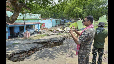 Dhanbad MLA calls off stir over land subsidence, gas leak