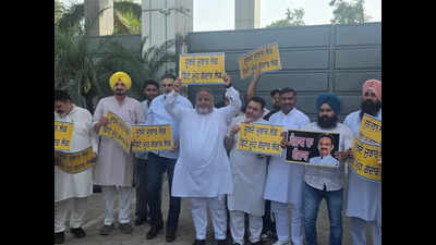 AAP workers deface houses of defecting MPs; sought info if any complaints of defacement have been filed