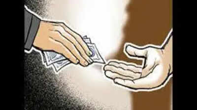 Hosp security guard caught accepting bribe for fitness certs