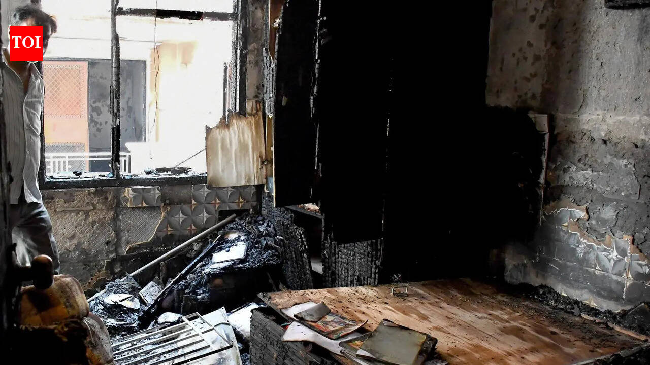 Transformer fire in Laxmi Nagar leaves 14 flats gutted, 50 escape