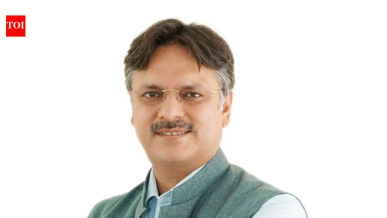 Rajeshwar pitches AI-led growth for UP