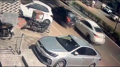 Overspeeding car hits 3 vehicles in Jaipur