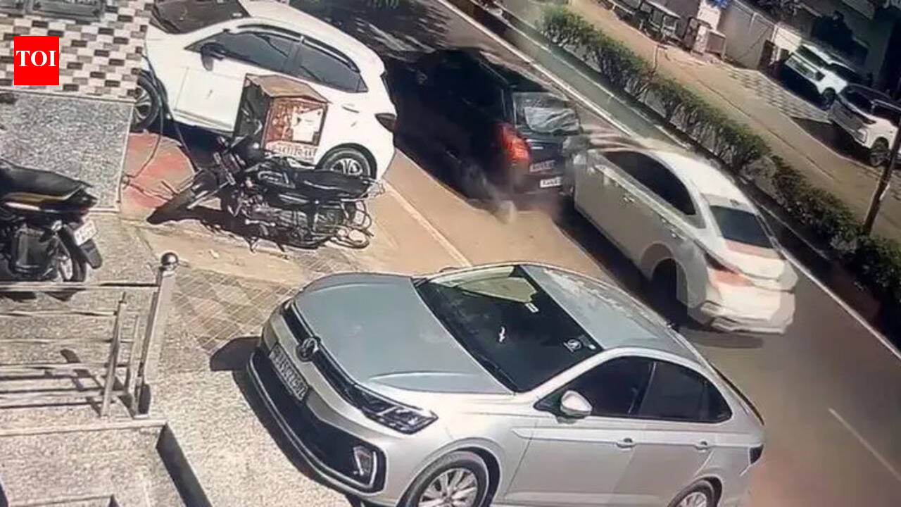 Overspeeding car hits 3 vehicles in Jaipur