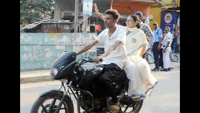 Give TMC 2/3rds majority to foil BJP topple bid: Didi