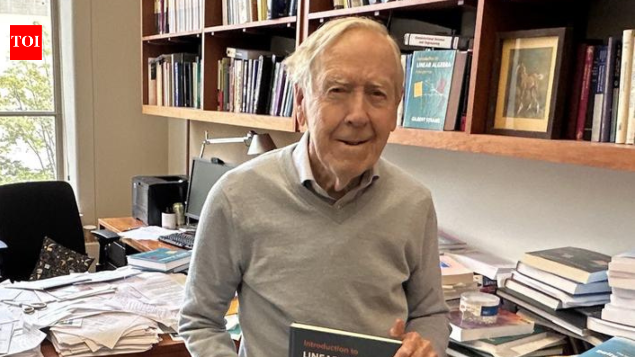 A teacher’s gift to the world: MIT professor who taught the math behind AI for 60 years has made his lectures free online