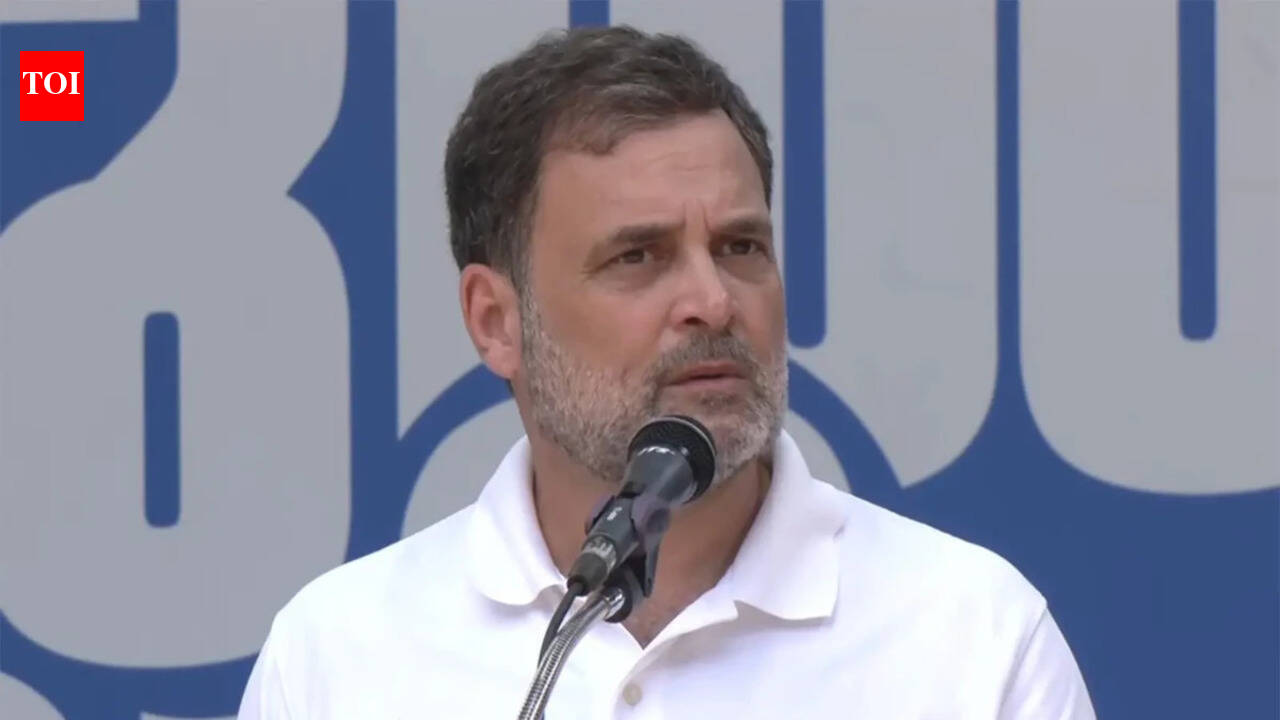 Rahul targets Mamata, TMC makes 'dog' jibe