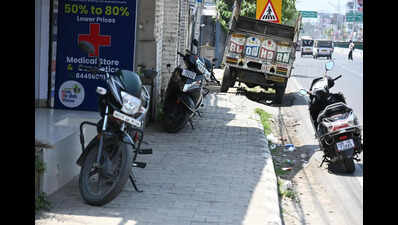 Encroachment, choked drains, traffic snarls plague Doon’s GMS Rd