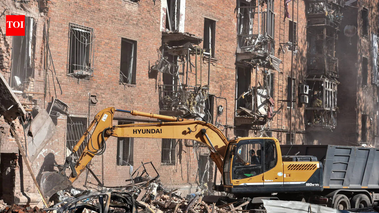 Attacks kill five, injure over 40 in Dnipro; 1 in Russia