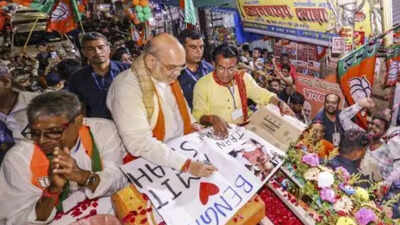  Lock your goons in garage on April 29, Amit Shah warns Mamata Banerjee