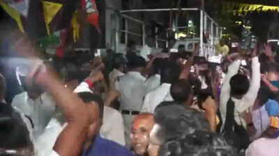 TMC-BJP clash as Mamata Banerjee and Suvendu Adhikari rallies run parallel in Bhabanipur