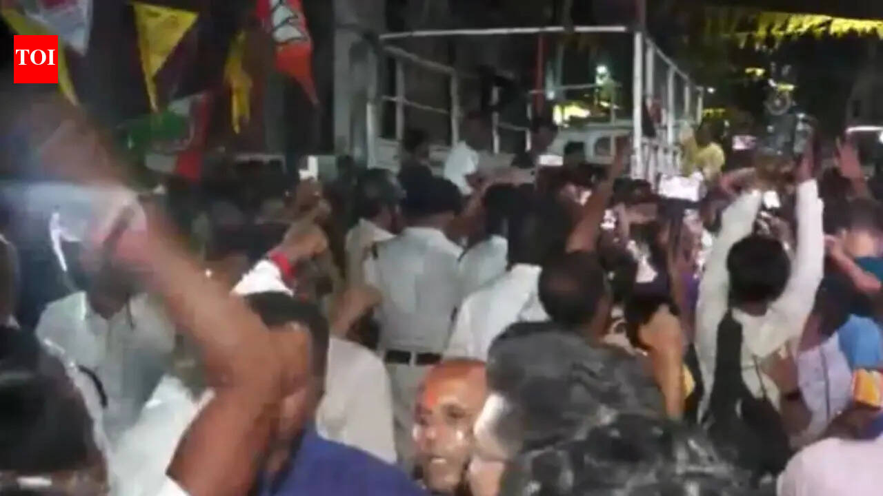 TMC-BJP clash as Mamata Banerjee and Suvendu Adhikari rallies run parallel in Bhabanipur