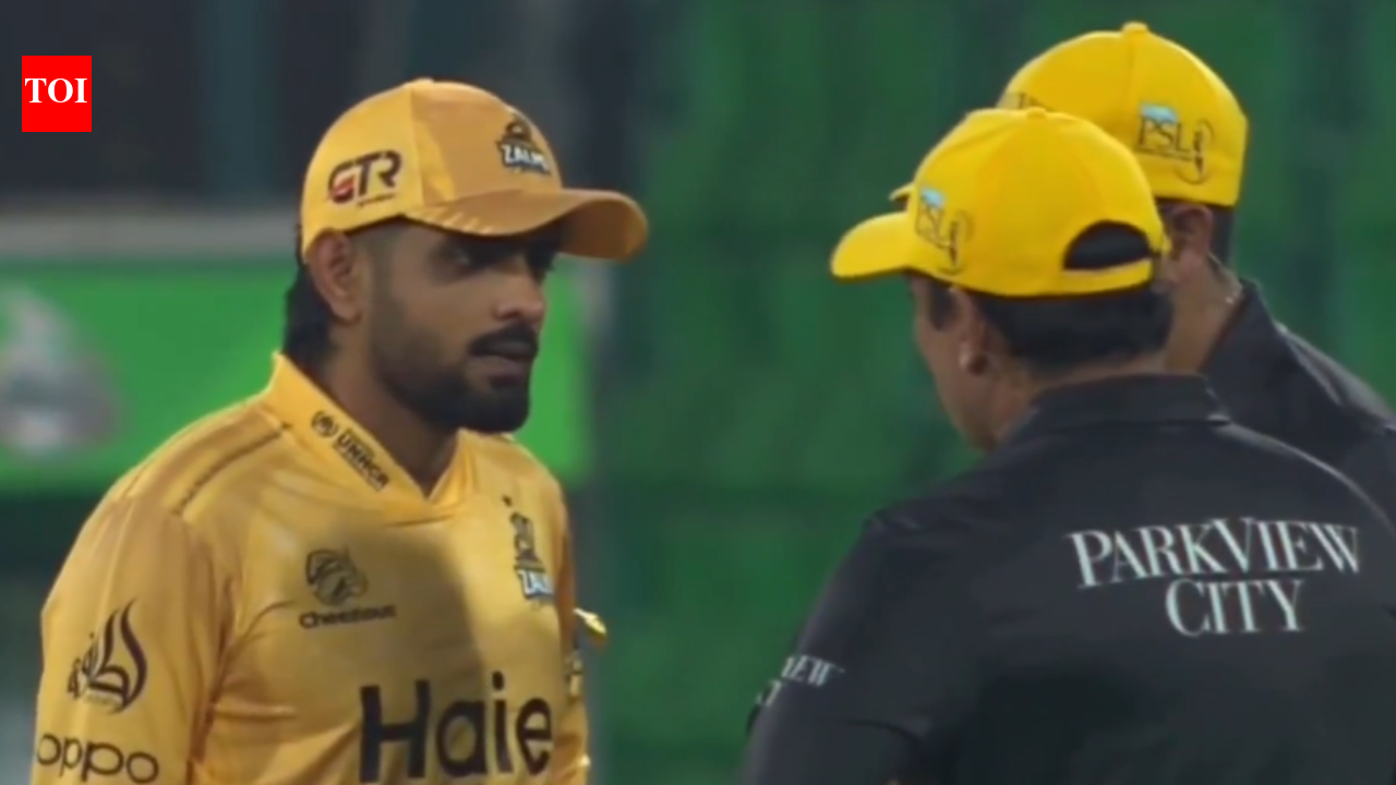 PSL: Babar Azam in heated exchange with Umpire after 2 balls lost in first 3 overs