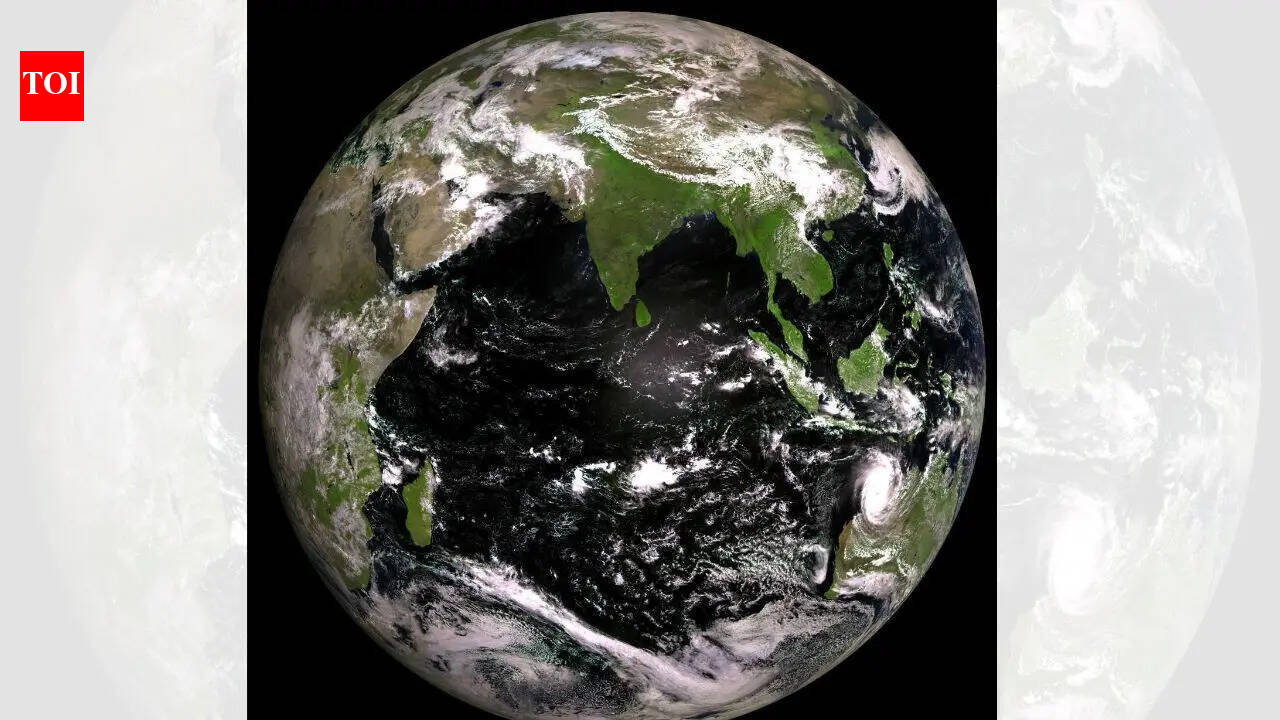 “Bharat hits different”: Russian satellite Roscosmos image shows India in mysterious green glow; social media flooded with reactions
