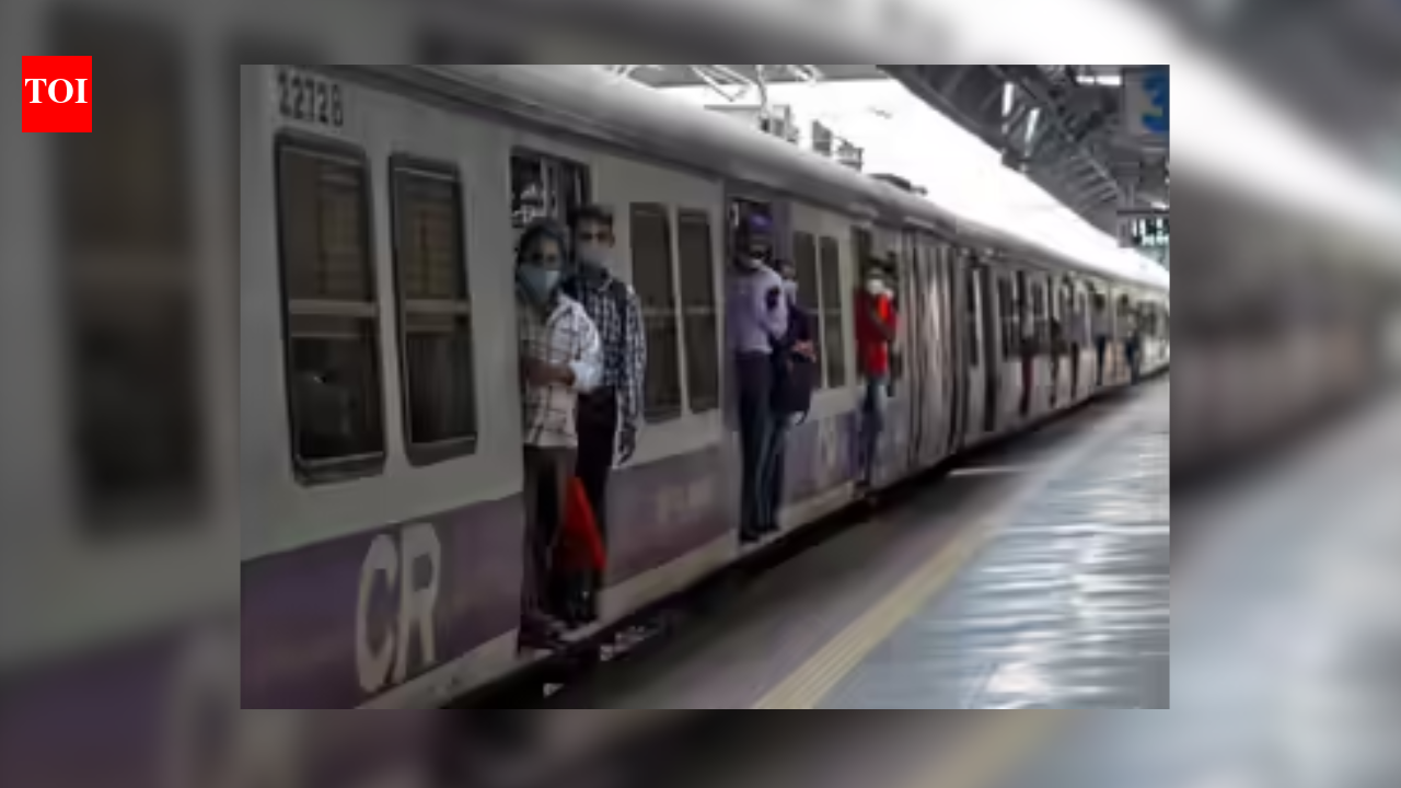Mumbai harbour Line megablock today; no disruption on main line | Mumbai News - The Times of India
