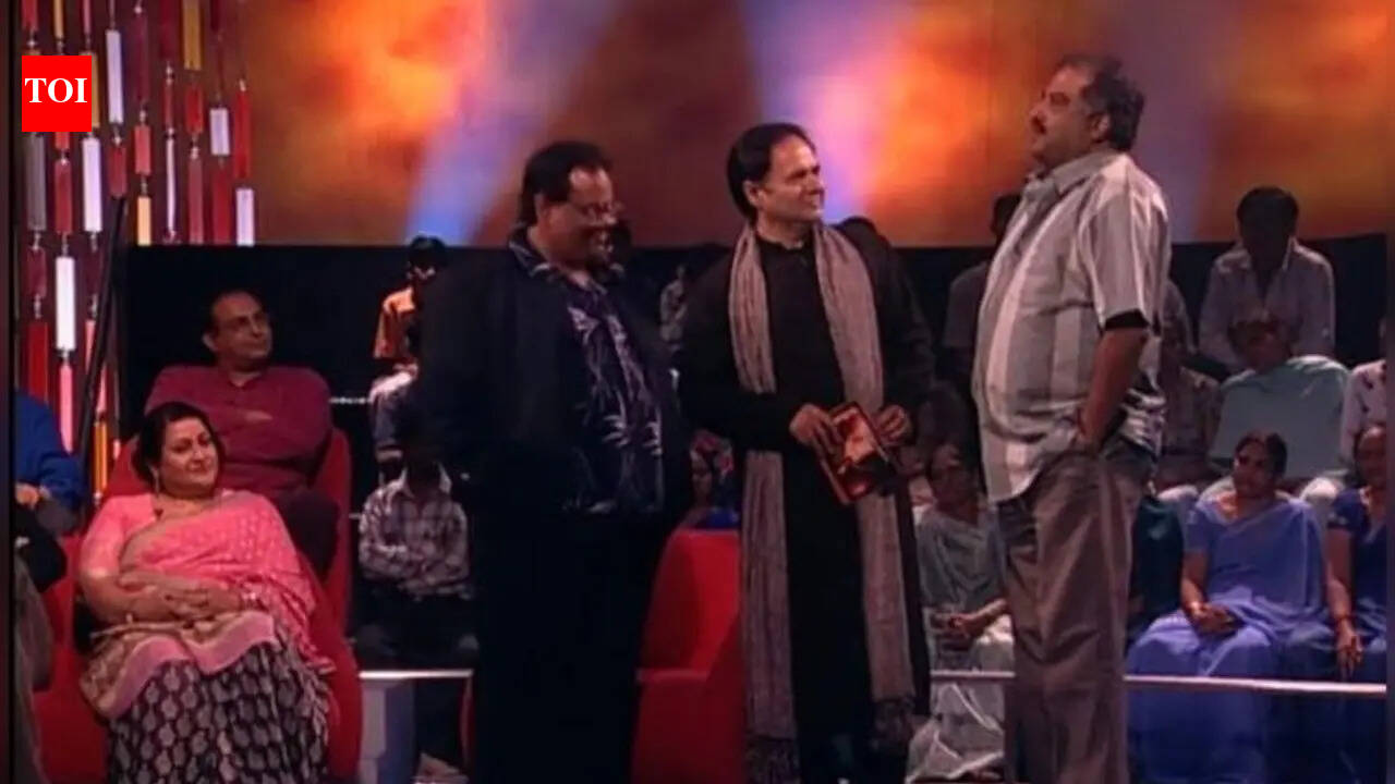 Boney Kapoor on how Satish Kaushik was suicidal after ‘Roop Ki Rani Choron Ka Raja’ flopped: 'Was ready to jump from first floor' | Hindi Movie News - The Times of India