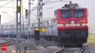 Technical snag stalls Charminar Express in Telangana