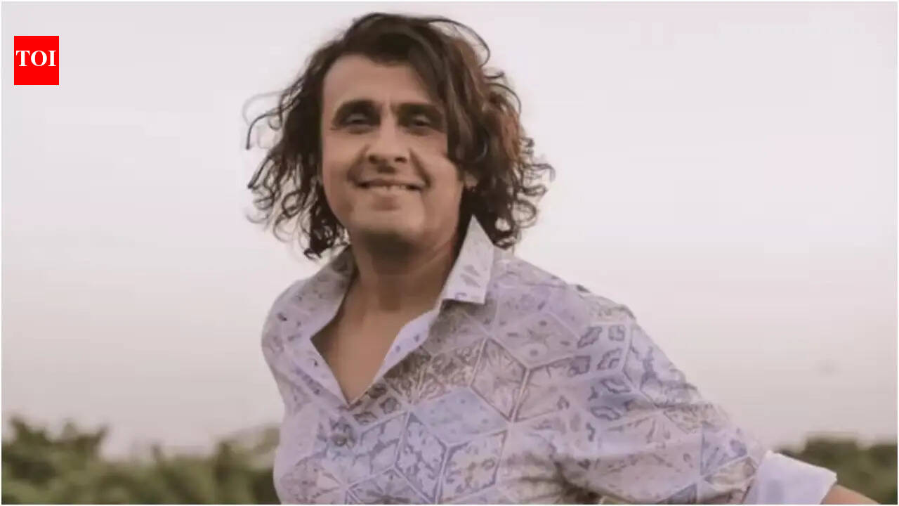 Sonu Nigam surprises fans playing 'Ye Ishq Ishq' from 'Dhurandhar' in Rotterdam ahead of concert: 'Mera gana sun rahe hain'