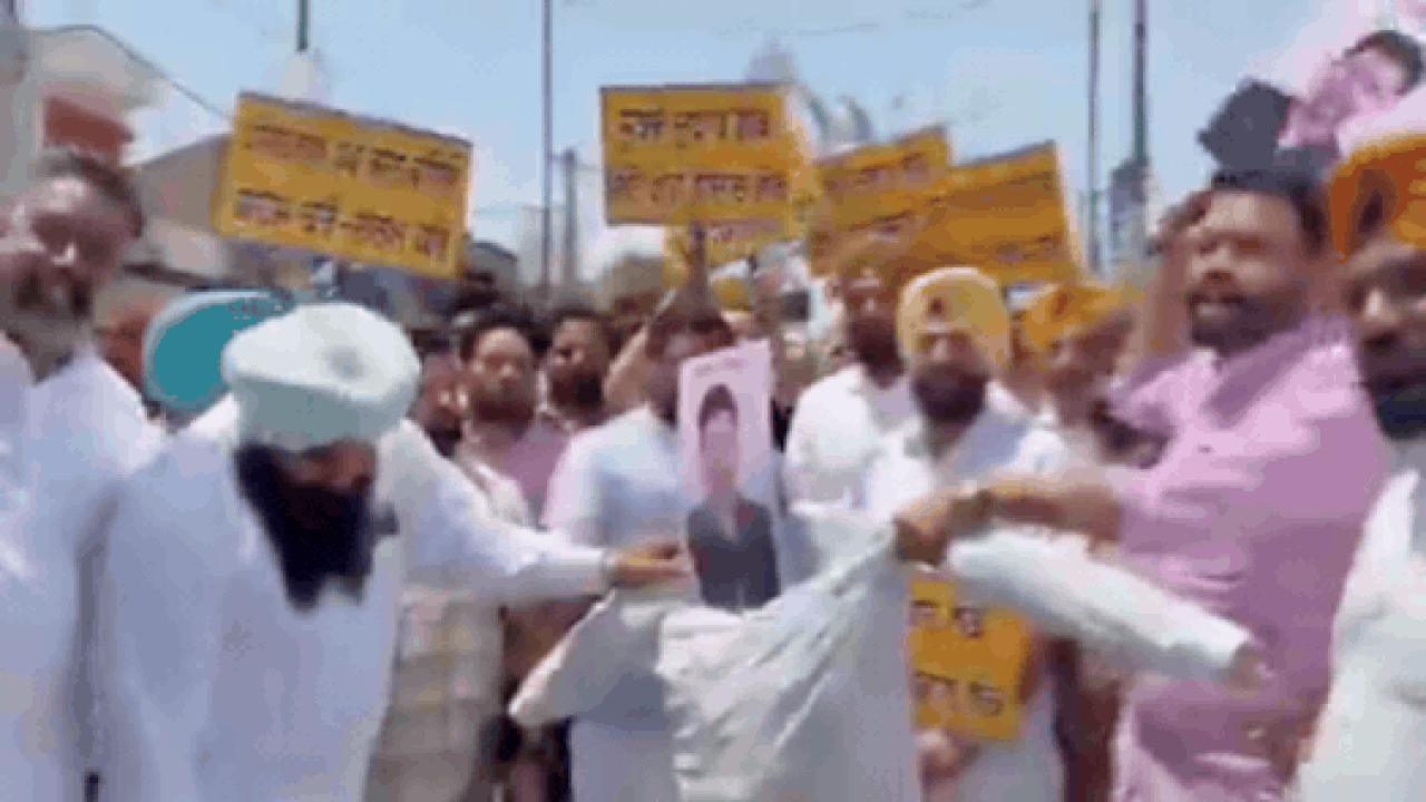 'Gaddar Raghav Chadha': AAP workers detained while protesting outside MP's house - video