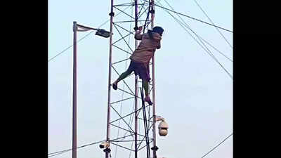 Woman climbs mobile tower, demands marriage