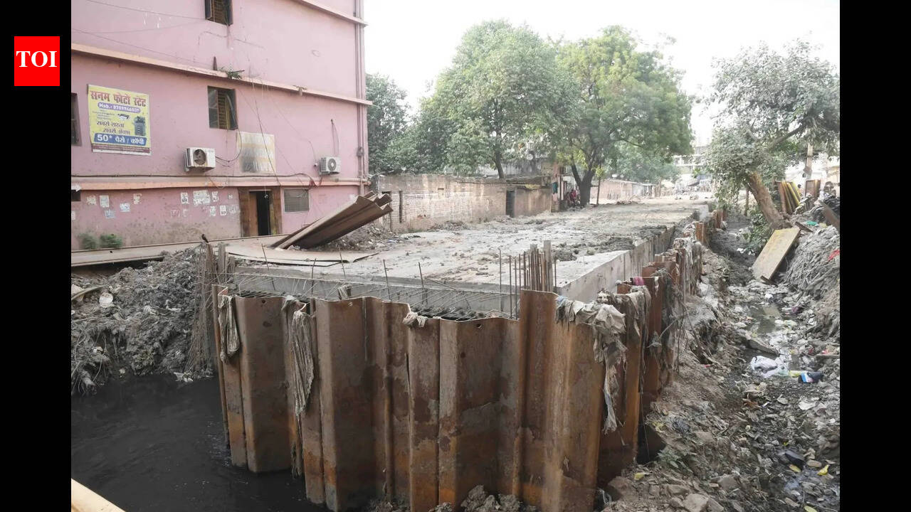 Overflowing Rajiv Nagar drain disrupts life in Jai Prakash Nagar