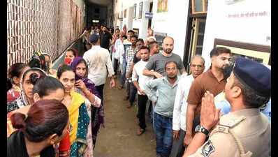 Afternoon rush pushes Vadodara polling past 52%