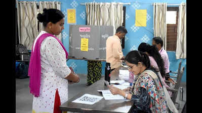 Afternoon rush pushes Vadodara polling past 52%